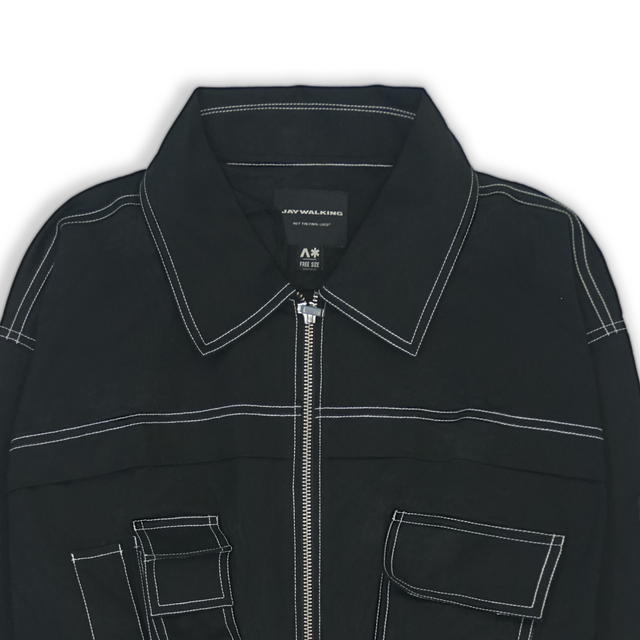 CROPPED UTILITY JACKET IN BLACK WITH WHITE STITCHED