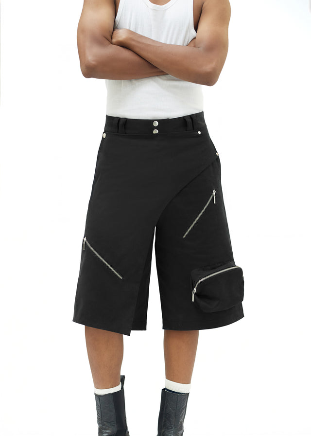 PANELLED SHORTS IN BLACK