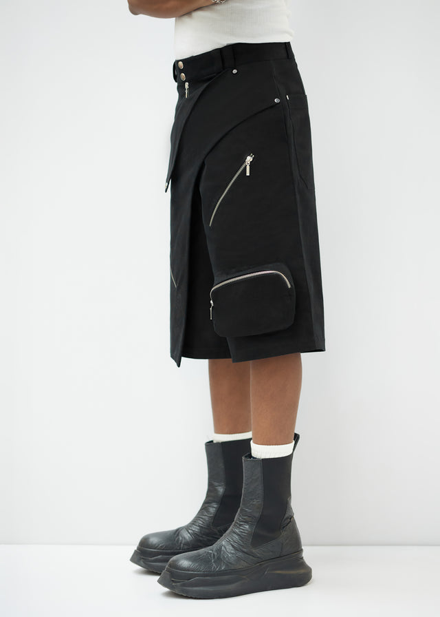 PANELLED SHORTS IN BLACK