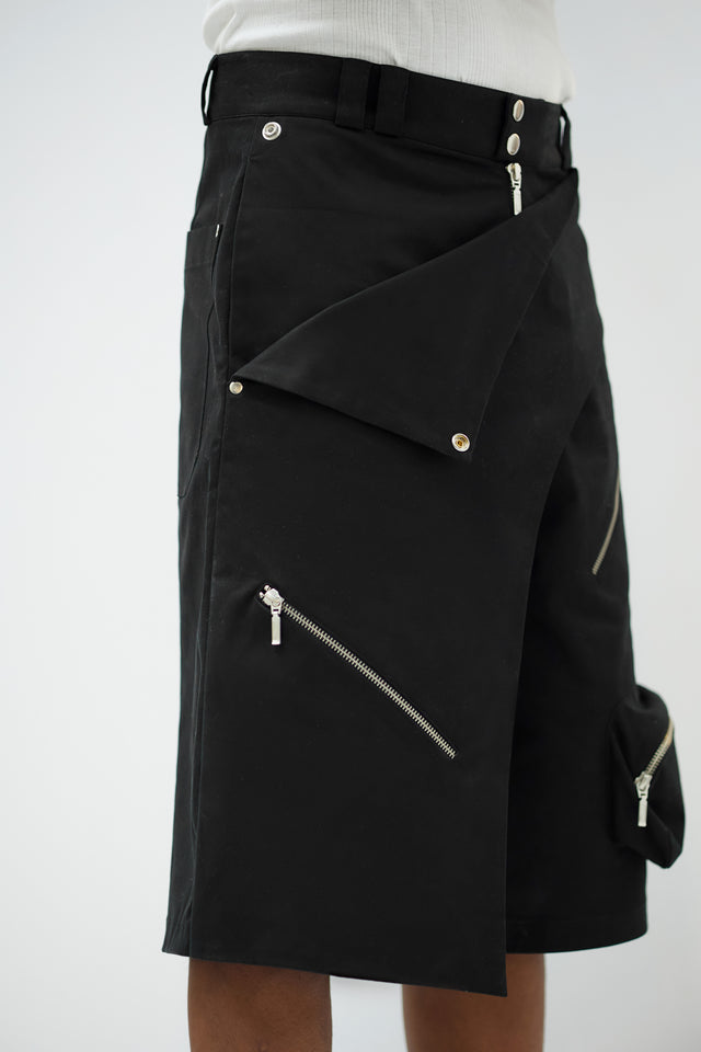 PANELLED SHORTS IN BLACK