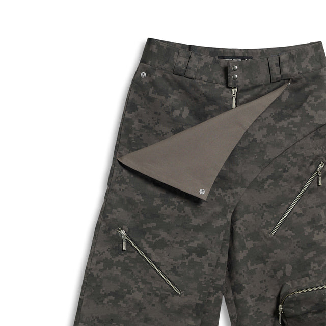 PANELLED SHORTS IN CAMO IN GREY